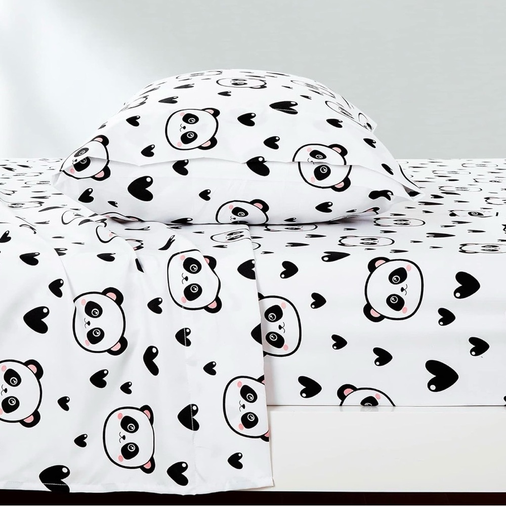 Amazon Panda and Heart Print Bedding Set - White and Black